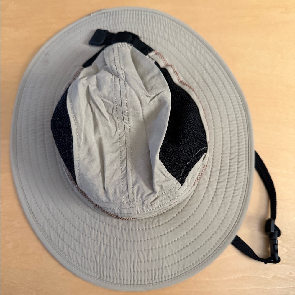 REI S/M sun hat with strap